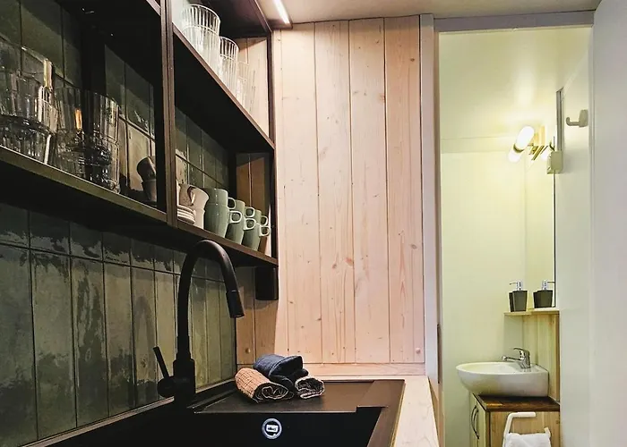 Nava Home, Mobile In Camp Soline بيت للعطل *