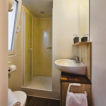 Nava Home, Mobile In Camp Soline Tatil Evi Biograd Na Moru